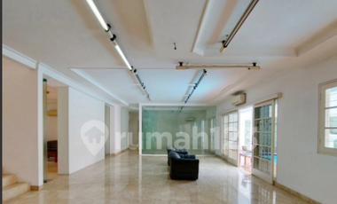 Dijual 6 Bedroom Rumah di Kebayoran Baru bisa untuk COMMERCIAL