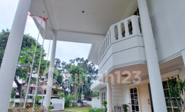 Dijual 6 Bedroom Rumah di Kebayoran Baru bisa untuk COMMERCIAL