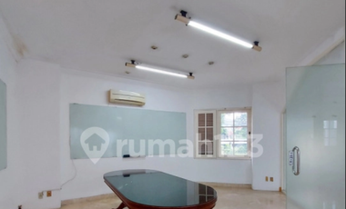 Dijual 6 Bedroom Rumah di Kebayoran Baru bisa untuk COMMERCIAL