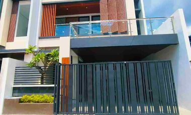 Miliki Hunian bergaya Konsep konteporer lokasi super nyaman dan bagus banget untuk unit ini sudah ready