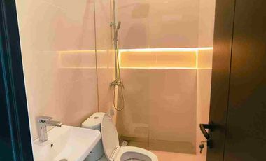 Miliki Hunian bergaya Konsep konteporer lokasi super nyaman dan bagus banget untuk unit ini sudah ready