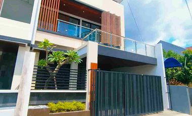 Miliki Hunian bergaya Konsep konteporer lokasi super nyaman dan bagus banget untuk unit ini sudah ready