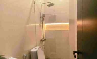 Miliki Hunian bergaya Konsep konteporer lokasi super nyaman dan bagus banget untuk unit ini sudah ready