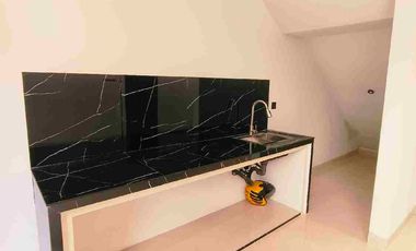 Miliki Hunian bergaya Konsep konteporer lokasi super nyaman dan bagus banget untuk unit ini sudah ready