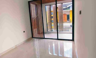 Miliki Hunian bergaya Konsep konteporer lokasi super nyaman dan bagus banget untuk unit ini sudah ready