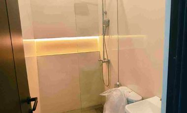 Miliki Hunian bergaya Konsep konteporer lokasi super nyaman dan bagus banget untuk unit ini sudah ready