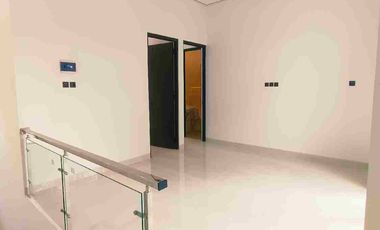 Miliki Hunian bergaya Konsep konteporer lokasi super nyaman dan bagus banget untuk unit ini sudah ready