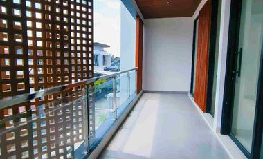 Miliki Hunian bergaya Konsep konteporer lokasi super nyaman dan bagus banget untuk unit ini sudah ready