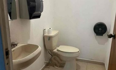 Local comercial en venta en San Benito Hermosillo, esquina con alto flujo vehicular y áreas de bodega y oficina