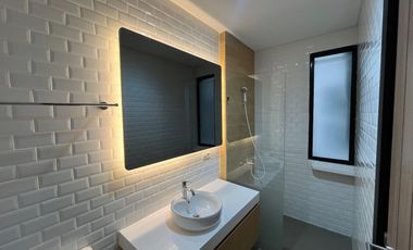 Rumah Modern Luas dengan 4 Kamar Tidur di Sawangan, Depok!