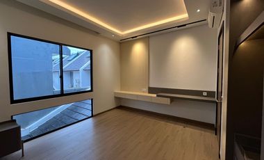 Rumah Modern Luas dengan 4 Kamar Tidur di Sawangan, Depok!