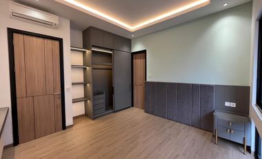 Rumah Modern Luas dengan 4 Kamar Tidur di Sawangan, Depok!