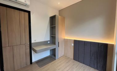 Rumah Modern Luas dengan 4 Kamar Tidur di Sawangan, Depok!