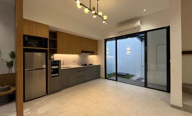 Rumah Modern Luas dengan 4 Kamar Tidur di Sawangan, Depok!