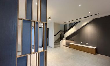 Rumah Modern Luas dengan 4 Kamar Tidur di Sawangan, Depok!