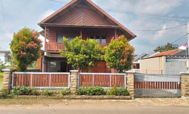 Semi Villa Asri Nuansa Kayu luas