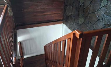 Semi Villa Asri Nuansa Kayu luas