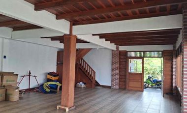 Semi Villa Asri Nuansa Kayu luas