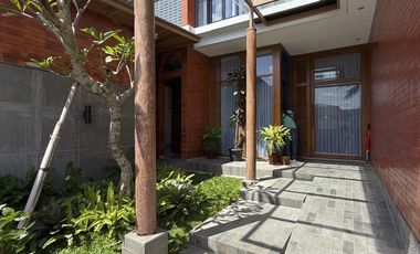 VILLA MEWAH ESTETIK 2 LANTAI – FULLY FURNISHED PRIVATE RESORT LIVING DI KALIURANG KM 13 YOGYAKARTA