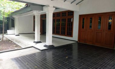 Disewakan Rumah Pinggir Jalan Raya Antasari Cipete Cocok Untuk Kantor Atau Usaha