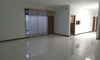 Disewakan Rumah Pinggir Jalan Raya Antasari Cipete Cocok Untuk Kantor Atau Usaha