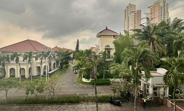 DISEWAKAN RUMAH MEWAH 2 LANTAI 5BR FULL FURNISHED CLASSIC MEWAH SURABAYA