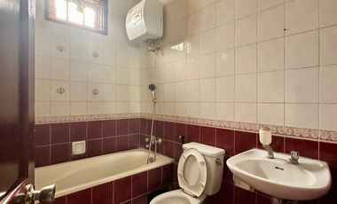 DISEWAKAN RUMAH MEWAH 2 LANTAI 5BR FULL FURNISHED CLASSIC MEWAH SURABAYA