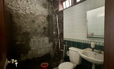 DISEWAKAN RUMAH MEWAH 2 LANTAI 5BR FULL FURNISHED CLASSIC MEWAH SURABAYA