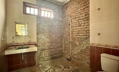 DISEWAKAN RUMAH MEWAH 2 LANTAI 5BR FULL FURNISHED CLASSIC MEWAH SURABAYA