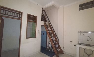 Disewakan Rumah Siap Huni dengan Ukuran Tanah 6 X 20 Meter Row 4 Mobil di Kelapa Puan Kelapa Gading