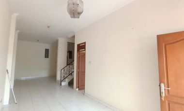 Disewakan Rumah Siap Huni dengan Ukuran Tanah 6 X 20 Meter Row 4 Mobil di Kelapa Puan Kelapa Gading