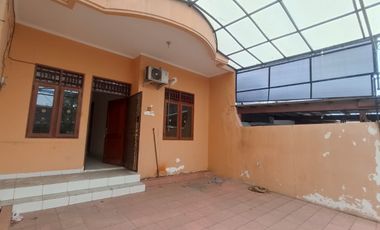 Disewakan Rumah Siap Huni dengan Ukuran Tanah 6 X 20 Meter Row 4 Mobil di Kelapa Puan Kelapa Gading