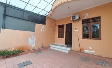 Disewakan Rumah Siap Huni dengan Ukuran Tanah 6 X 20 Meter Row 4 Mobil di Kelapa Puan Kelapa Gading