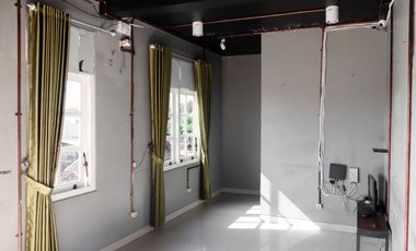 Bangunan 3 lantai bekas kantor dan gudang jl imogiri barat dalam ringroad dekat wirosaban