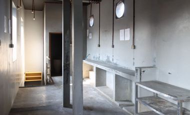 Bangunan 3 lantai bekas kantor dan gudang jl imogiri barat dalam ringroad dekat wirosaban