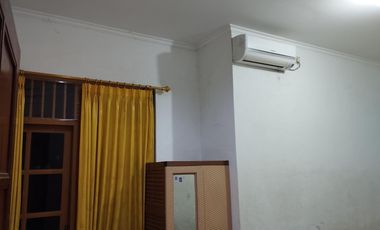 Bangunan 3 lantai bekas kantor dan gudang jl imogiri barat dalam ringroad dekat wirosaban