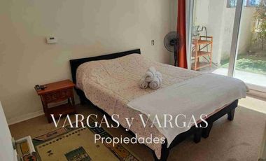 Arriendo departamento amoblado, en condominio. Las Encinas, Reñaca, Viña del Mar. 1 D, 1 B, estacionamiento, Patio y terraza, bodega. Marzo - Diciembre. Condominio cerrado. Seguridad 24/7. Estacionamiento