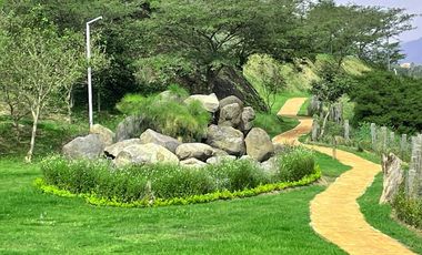 HERMOSO TERRENO DE VENTA EN LA QUINTA CUMBAYA!!  POR COLEGIO MENOR!