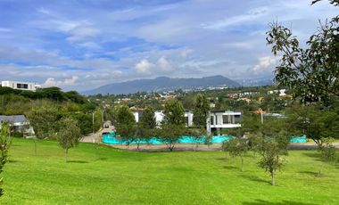 HERMOSO TERRENO DE VENTA EN LA QUINTA CUMBAYA!!  POR COLEGIO MENOR!