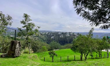 HERMOSO TERRENO DE VENTA EN LA QUINTA CUMBAYA!!  POR COLEGIO MENOR!