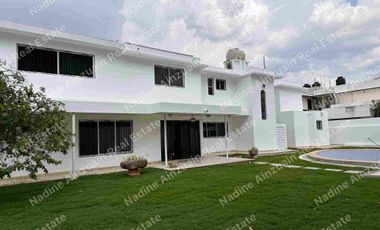 Se vende, Exclusiva Residencia en Fraccionamiento Campestre, Mérida, Yucatán, México. Recién Renovada con 900 m² de Terreno. Lista para habitar.