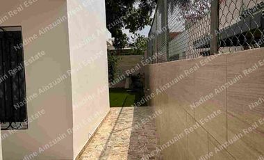 Se vende, Exclusiva Residencia en Fraccionamiento Campestre, Mérida, Yucatán, México. Recién Renovada con 900 m² de Terreno. Lista para habitar.