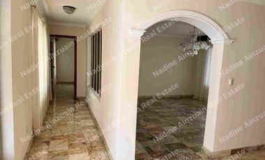 Se vende, Exclusiva Residencia en Fraccionamiento Campestre, Mérida, Yucatán, México. Recién Renovada con 900 m² de Terreno. Lista para habitar.
