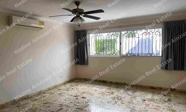 Se vende, Exclusiva Residencia en Fraccionamiento Campestre, Mérida, Yucatán, México. Recién Renovada con 900 m² de Terreno. Lista para habitar.