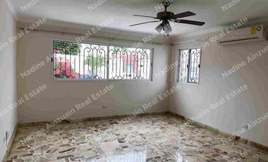 Se vende, Exclusiva Residencia en Fraccionamiento Campestre, Mérida, Yucatán, México. Recién Renovada con 900 m² de Terreno. Lista para habitar.