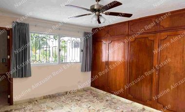 Se vende, Exclusiva Residencia en Fraccionamiento Campestre, Mérida, Yucatán, México. Recién Renovada con 900 m² de Terreno. Lista para habitar.