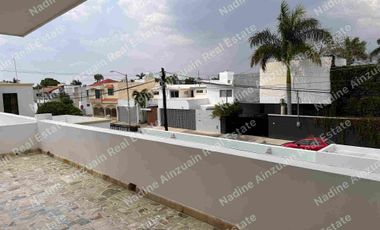 Se vende, Exclusiva Residencia en Fraccionamiento Campestre, Mérida, Yucatán, México. Recién Renovada con 900 m² de Terreno. Lista para habitar.