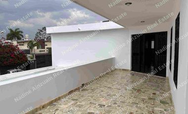 Se vende, Exclusiva Residencia en Fraccionamiento Campestre, Mérida, Yucatán, México. Recién Renovada con 900 m² de Terreno. Lista para habitar.