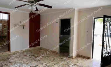 Se vende, Exclusiva Residencia en Fraccionamiento Campestre, Mérida, Yucatán, México. Recién Renovada con 900 m² de Terreno. Lista para habitar.