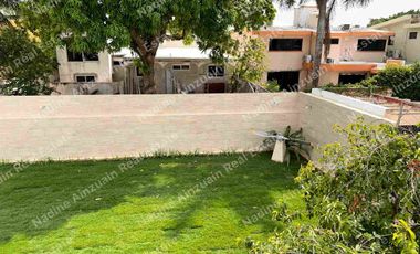 Se vende, Exclusiva Residencia en Fraccionamiento Campestre, Mérida, Yucatán, México. Recién Renovada con 900 m² de Terreno. Lista para habitar.